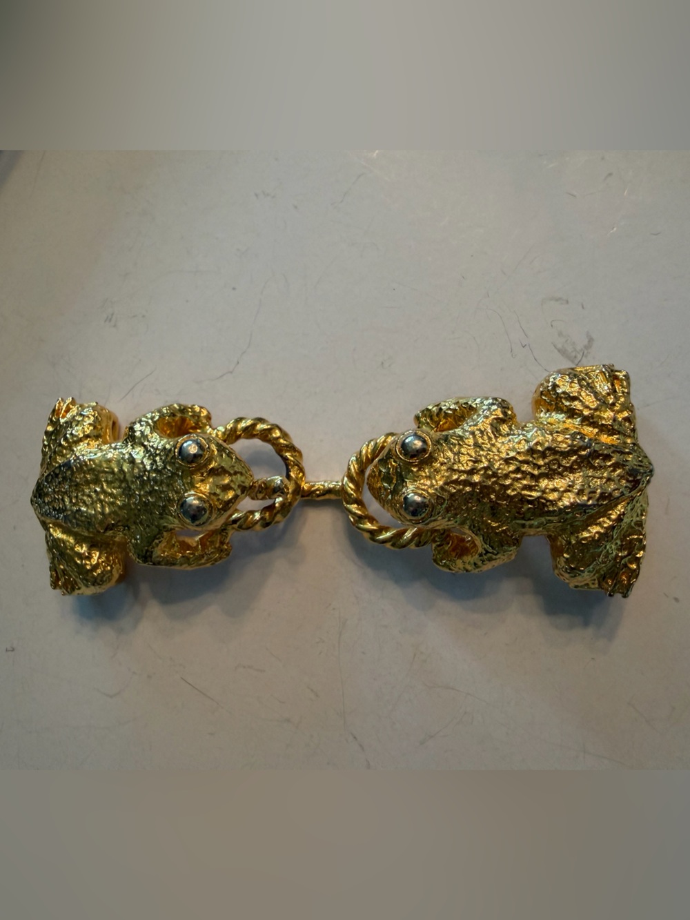Vintage Signed Mimi DiN Gold Tone Double Frog Belt Buckle